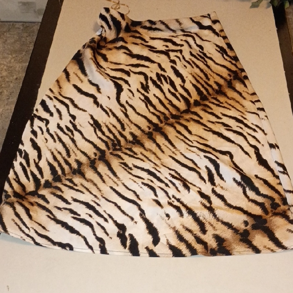 Forever 21 Tan and Black Patterned Skirt
